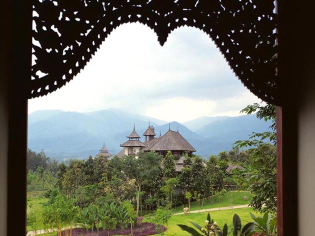 Chiang Mai house for sale - mountain backdrop at Residences