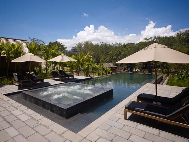 Chiang Mai Condos. Afternoons by the pool at Villa Residences